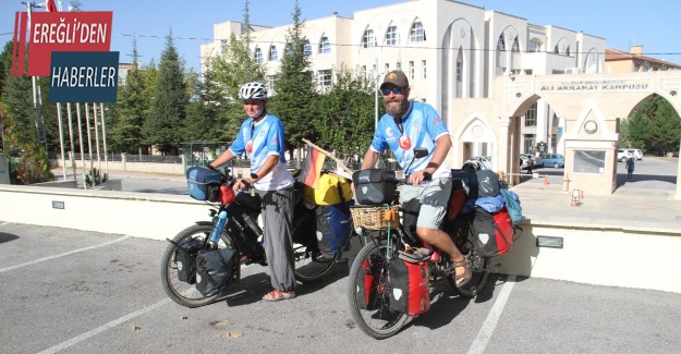 Bisikletleriyle tura çıkan Alman çift Konya’da mola verdi